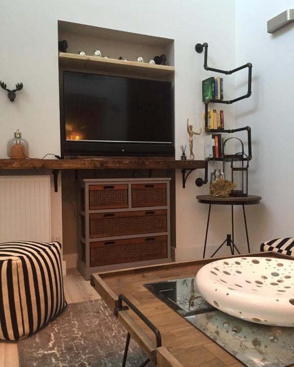 Shadwell Apartment | Spacious 1 Bedroom Split Level Old Pub Conversion Tower Bridge