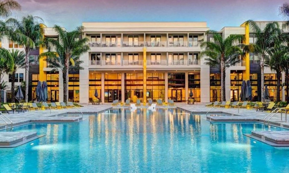 Deerwood Condo | Spacious 1-BR, 2-King Beds, Near Mayo, Pool, Gym, Fast Wifi Workspace, Beach