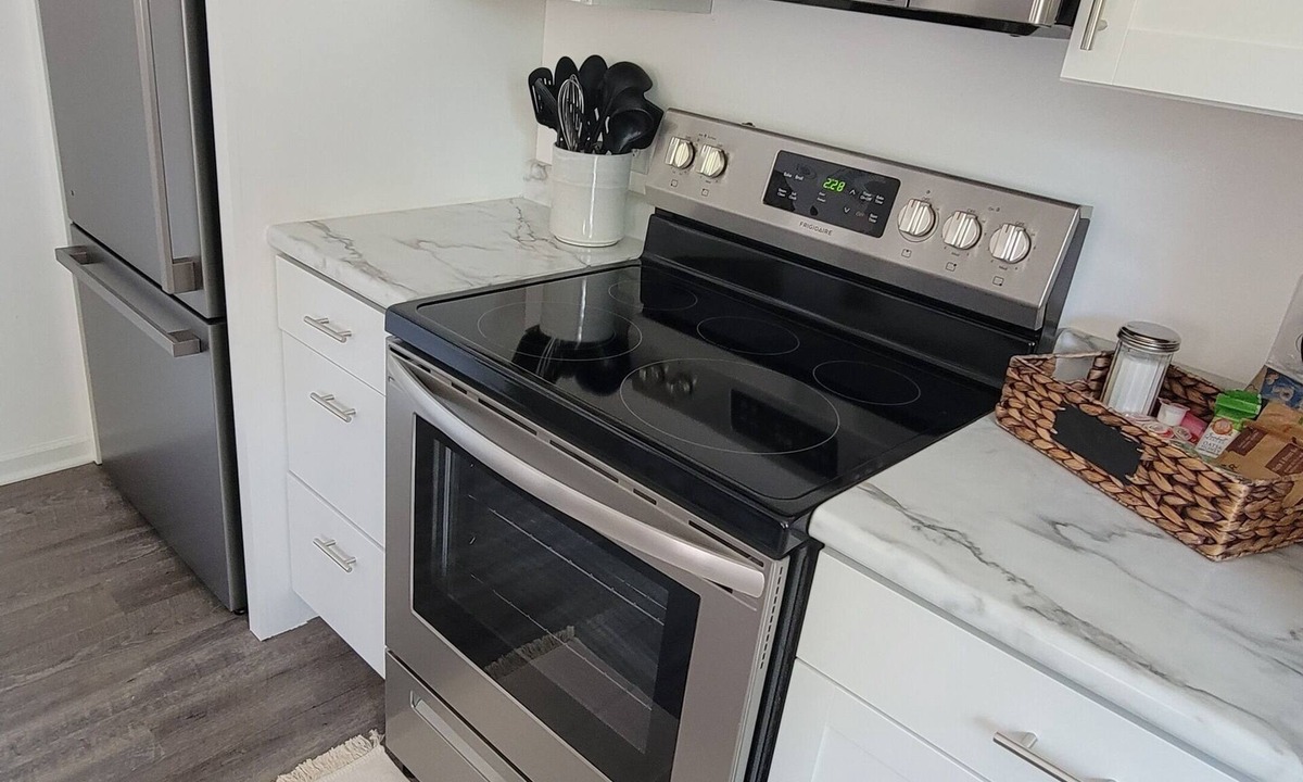 Hamilton Hotel | Spacious 1 BR Carriage House - 2 min walk to MSQC