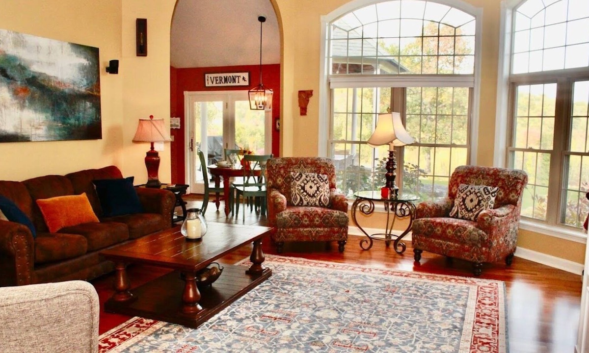 Chester Depot House | Spacious 1-level ranch, mtn. views, htd. flrs , fire pit, 10 mi. to Okemo!