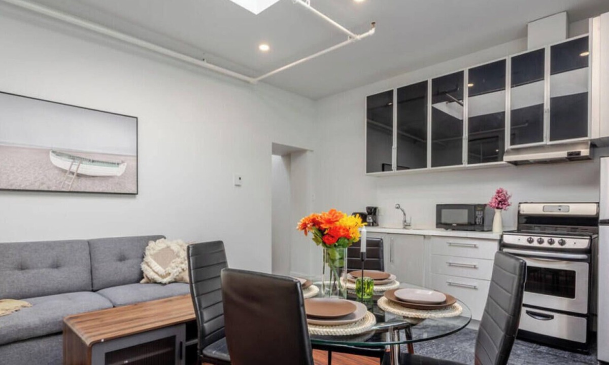 Downtown Montreal Apartment | Spacious 1BDR Mezzanine on Bishop Central MTL