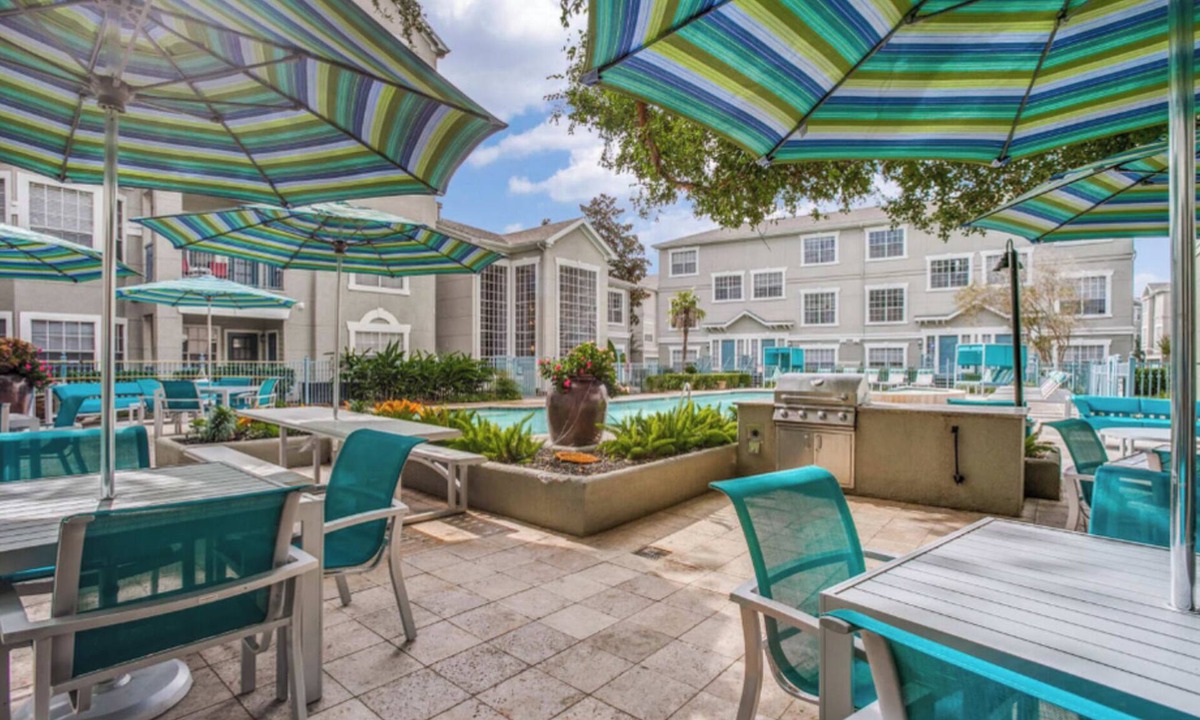 Texas Medical Center Apartment | Spacious 1br 1ba walking distance to MD Anderson & TMC Hospitals + Lift Recliner