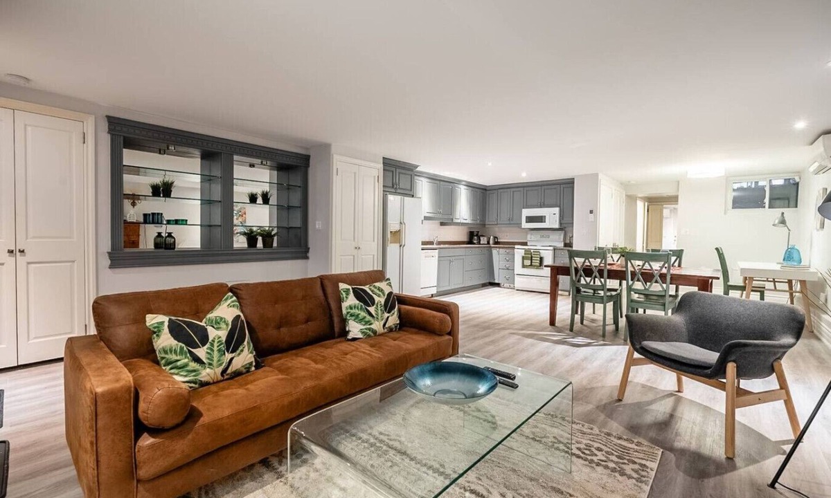 Bloor-Yorkville Apartment | Spacious 1BR Basement Apt with King Size Bed!