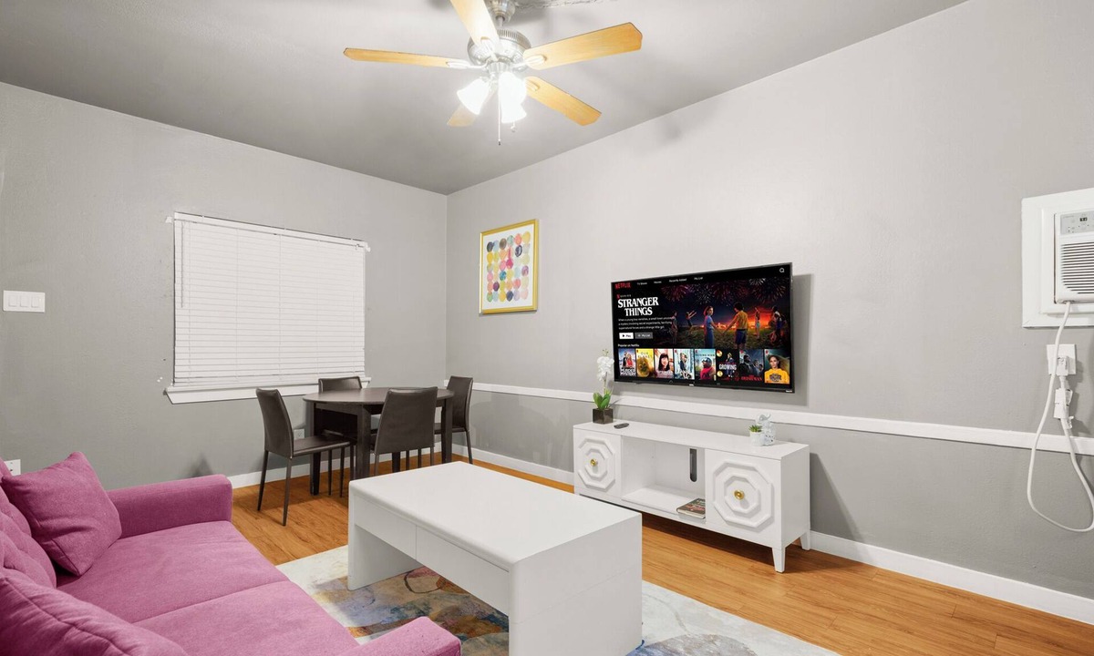 North University Apartment | Spacious 1BR in Walkable Austin WiFi + Park