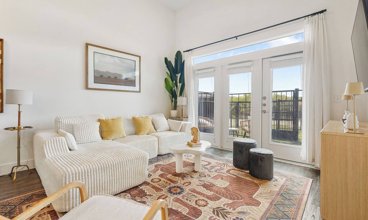 West Oak Hill Apartment | Spacious 1BR w/Patio, Pool & Gym Access