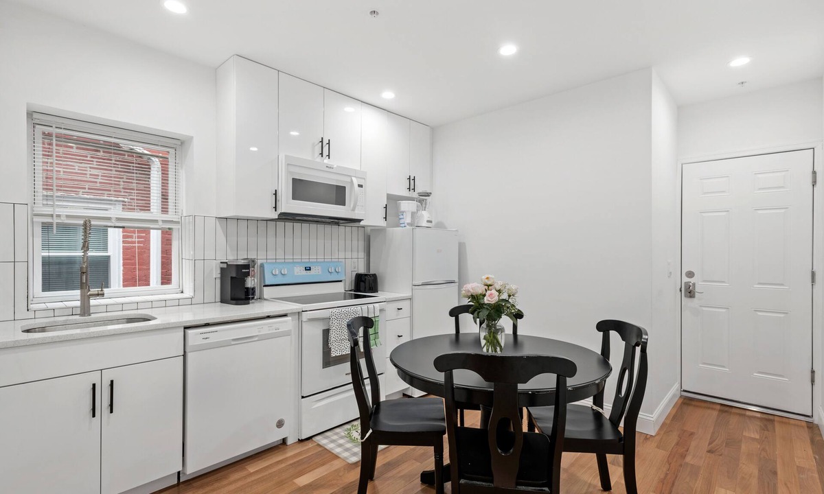 Powelton Village Apartment | Spacious 1BR Walk to Drexel, Upenn, CHOP, USMLE