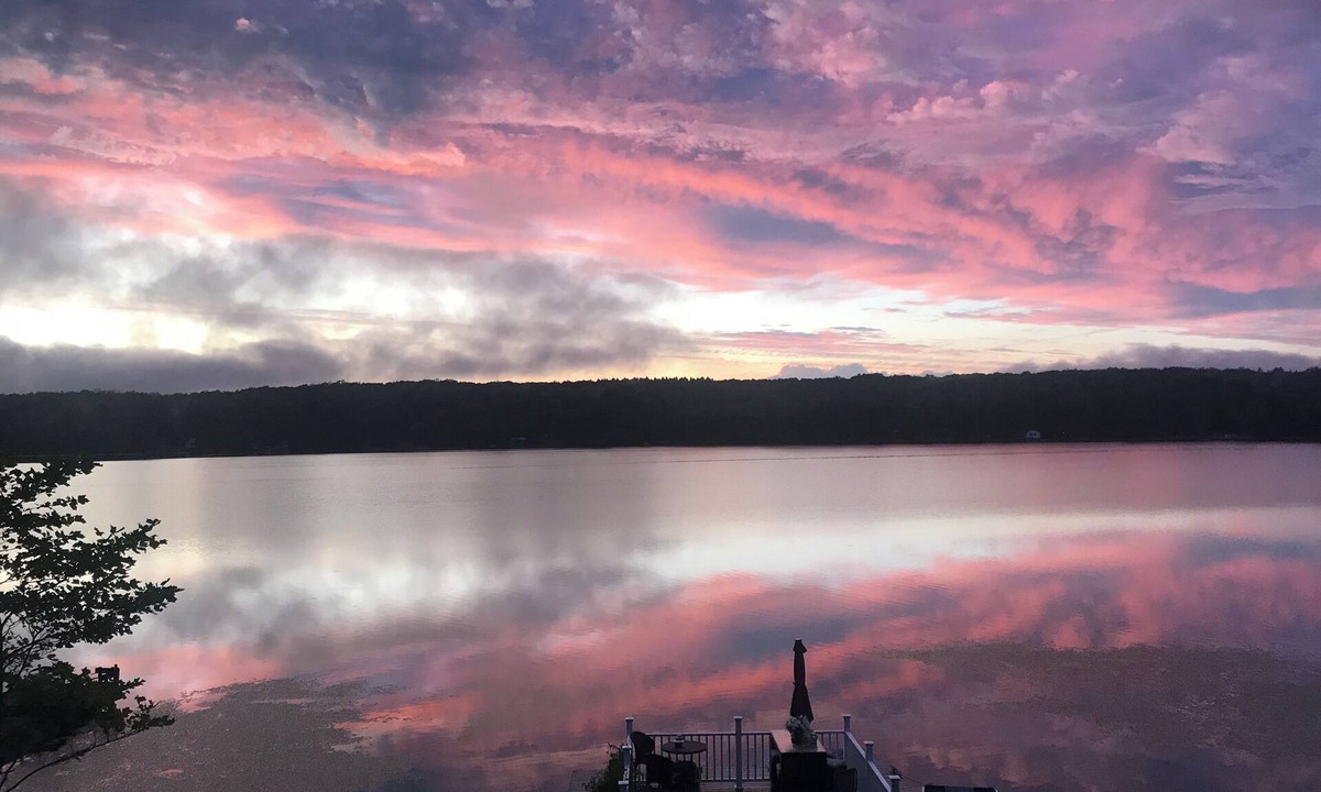 Norwich Apartment | Spacious 1st Floor Carriage House Waterfront Retreat