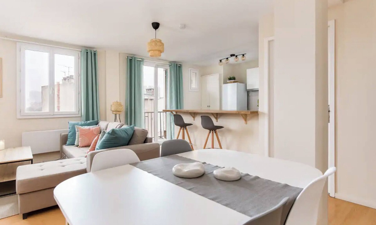 Toulouse Left Bank Apartment | Spacious 2-bed, A/C, paid street parking, balcony, city centre, by the river