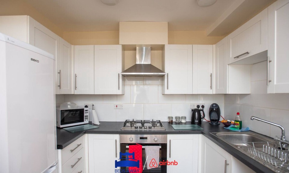 Cowley Apartment | Spacious 2 Bed Apt, sleeps 5