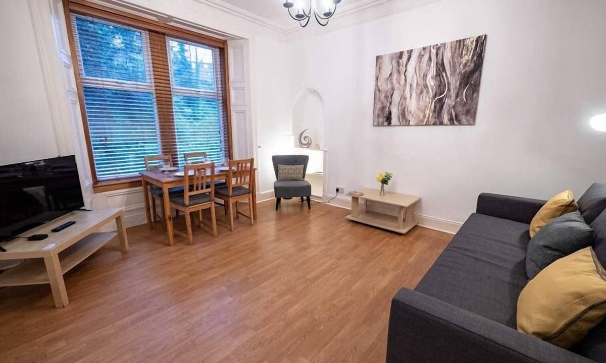 Glenisla Apartment | ☆ Spacious 2 Bed flat, Close to University ☆