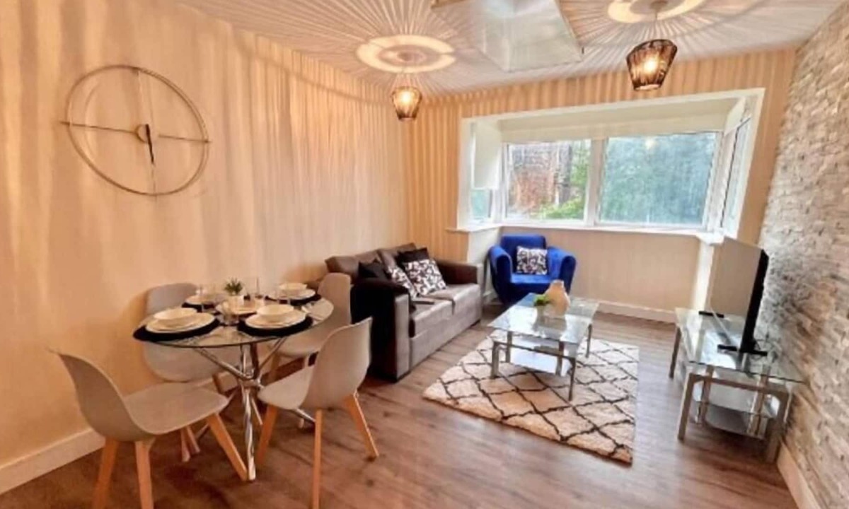 Rotherham Condo | Spacious 2 bedroom Catterick Flat | Free Parking