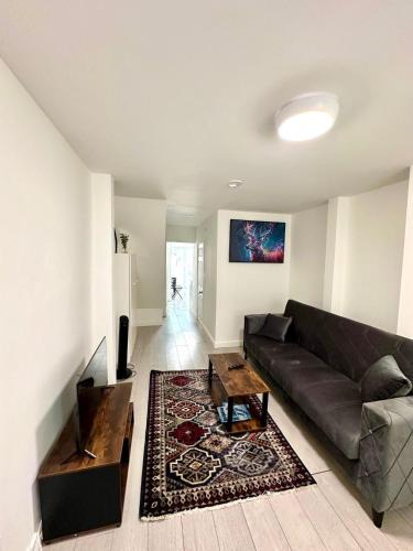 Bensham Manor Apartment | Spacious 2-Bed Home with Garden