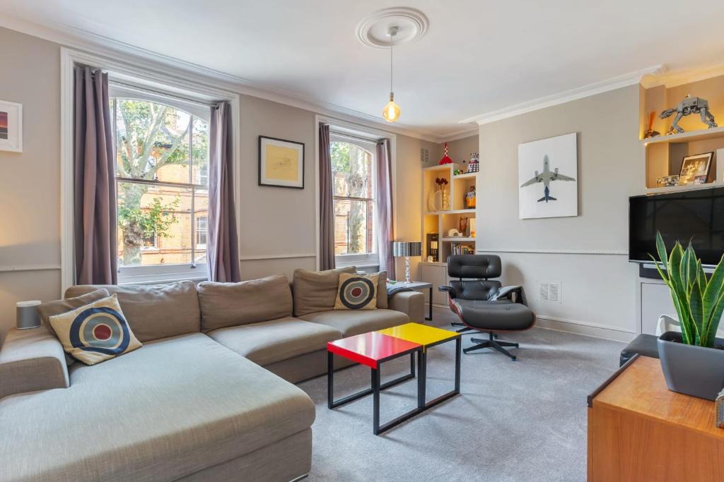 Walworth House | Spacious 2 Bed House, Sleeps 6 nr Kennington