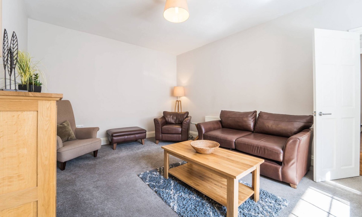 Torquay City Centre Cottage | Spacious 2 bed in charming coaching mews in perfect location