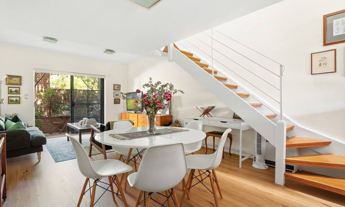 Erskineville Apartment | Spacious 2-Bed Townhouse with a Lush Courtyard