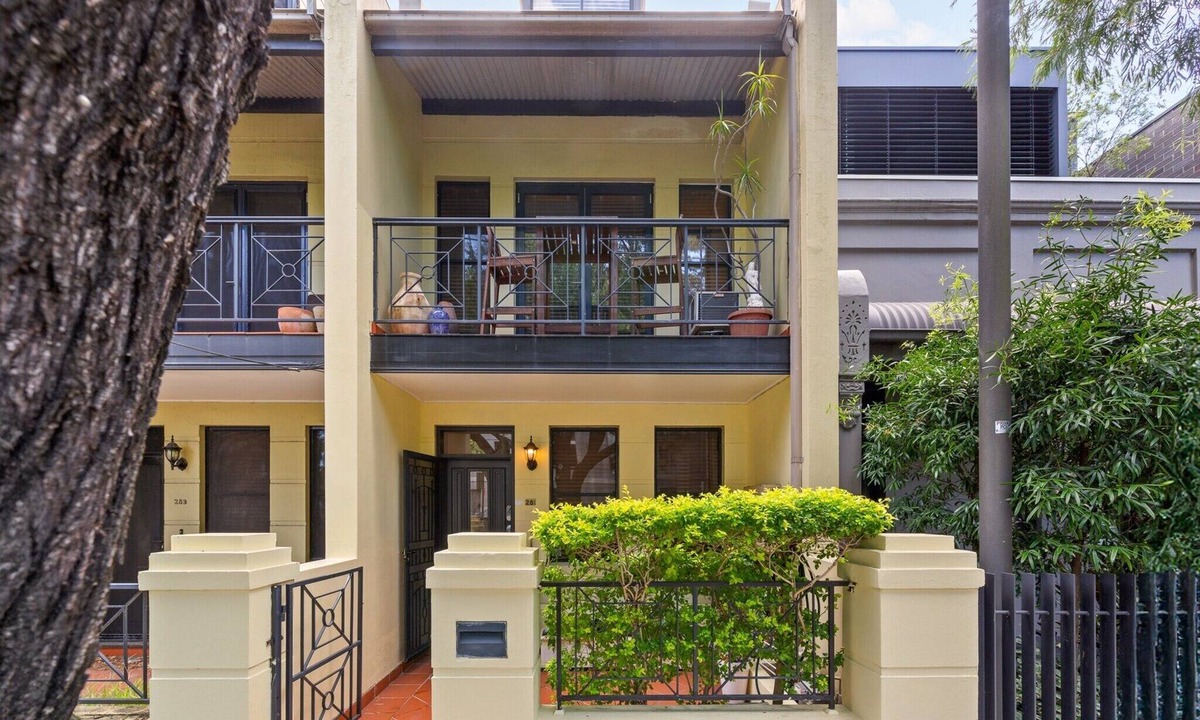 Alexandria Apartment | Spacious 2-Bed Townhouse with Garage & Patio