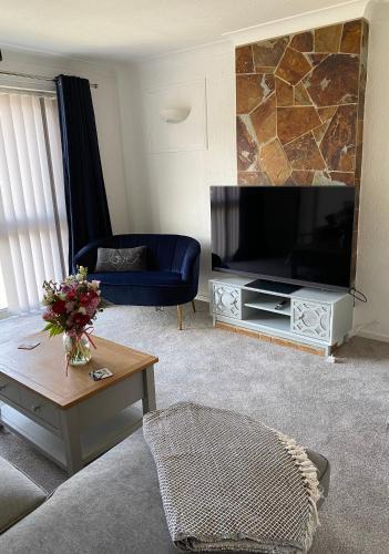 Ruddington Apartment | Spacious 2 Bed Village Flat sleeps 4/6