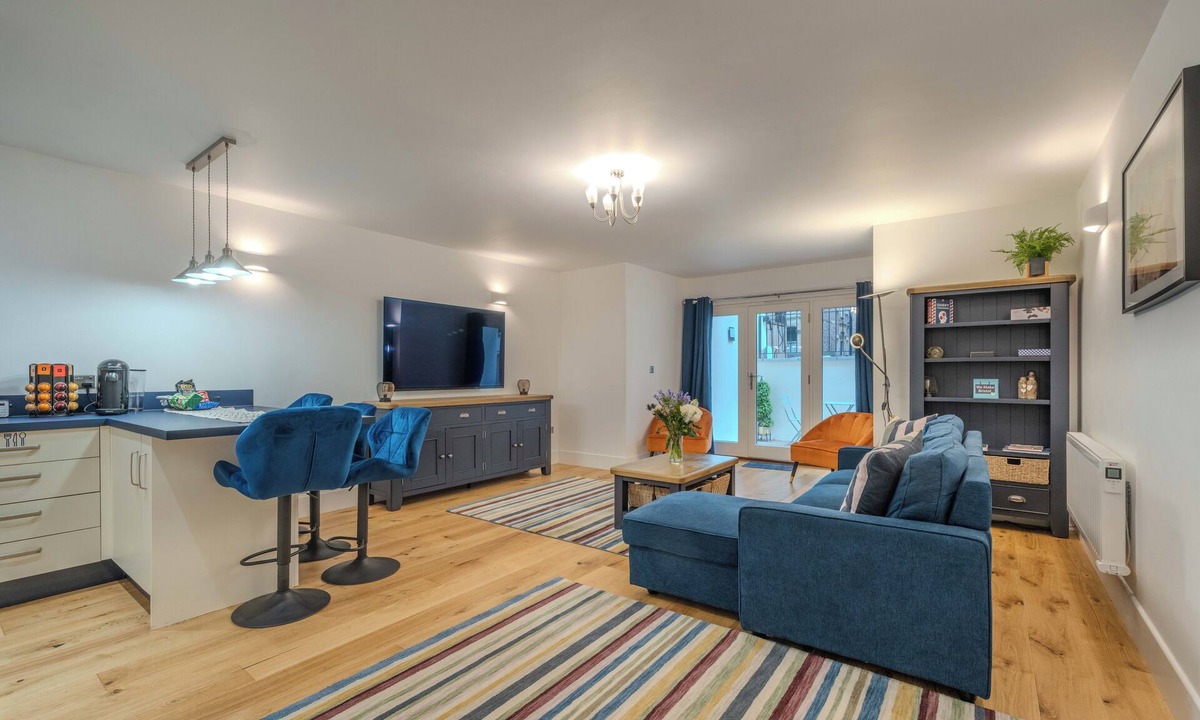 Bristol Apartment | Spacious 2-bedroom apartment