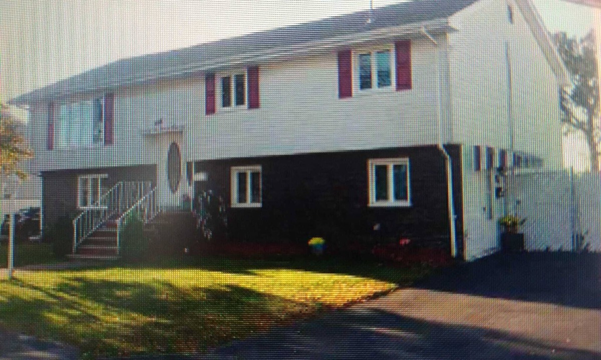 Saugus House | Spacious 2-bedroom apartment in 3 family home, pool, close to Boston & Airport