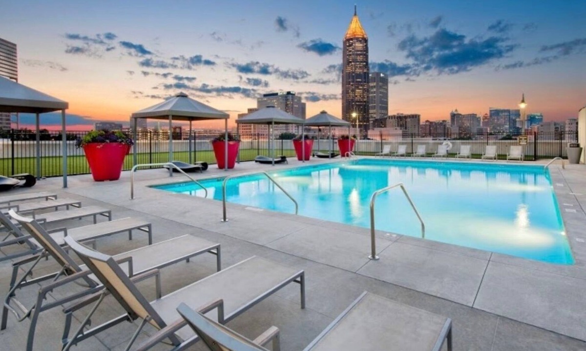 SoNo Apartment | Spacious 2 Bedroom Condo Downtown w/ Rooftop Pool