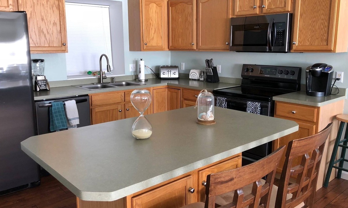 Geneseo Condo | Spacious 2 Bedroom Condo