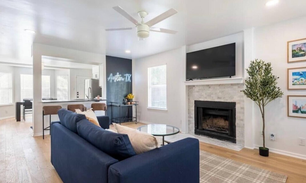 East Riverside - Oltorf House | Spacious 2 Bedroom East Riverside Home with Garage and Yard