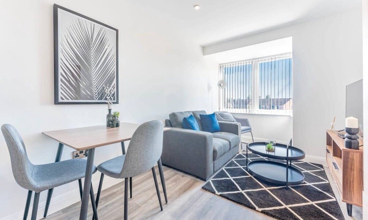 Bloxwich Apartment | Spacious 2 Bedroom Apartment in Birmingham