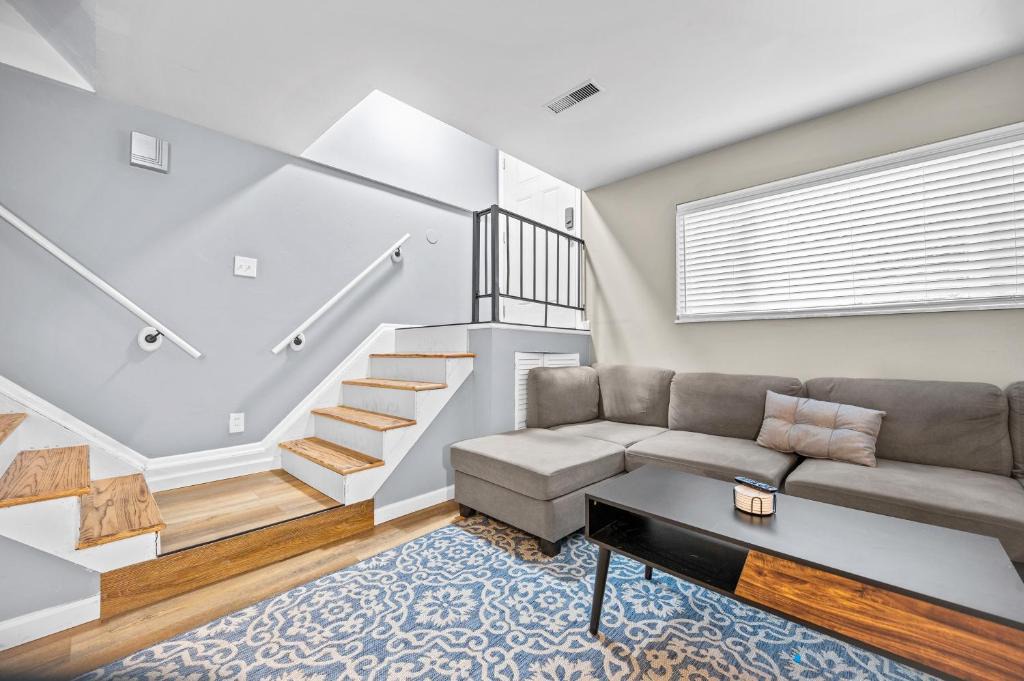 St. Charles Apartment | Spacious 2 Bedroom Townhome by StayLage