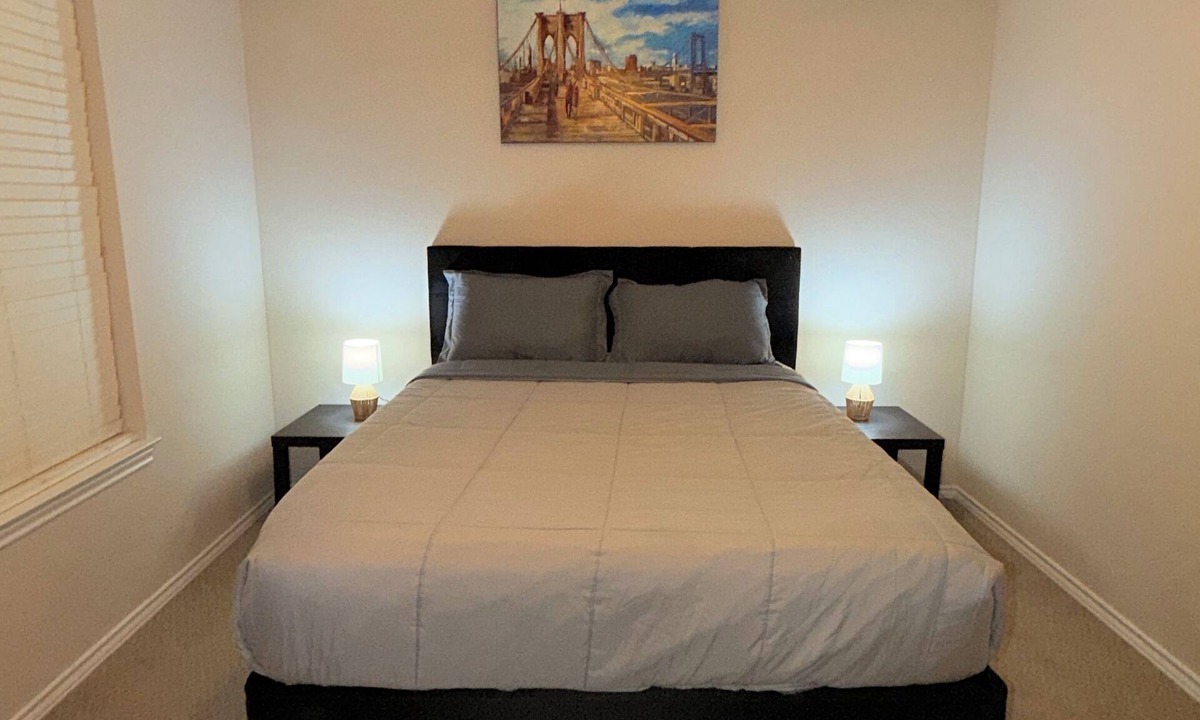 Richardson House | Spacious 2 Bedroom House | Everything within 4 mins Drive