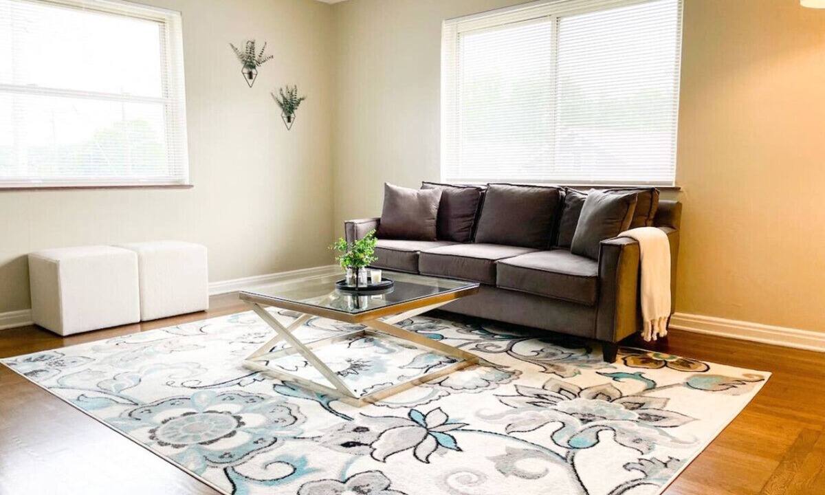 Spring Grove Village House | * Spacious 2 bedroom with 2 Tvs*