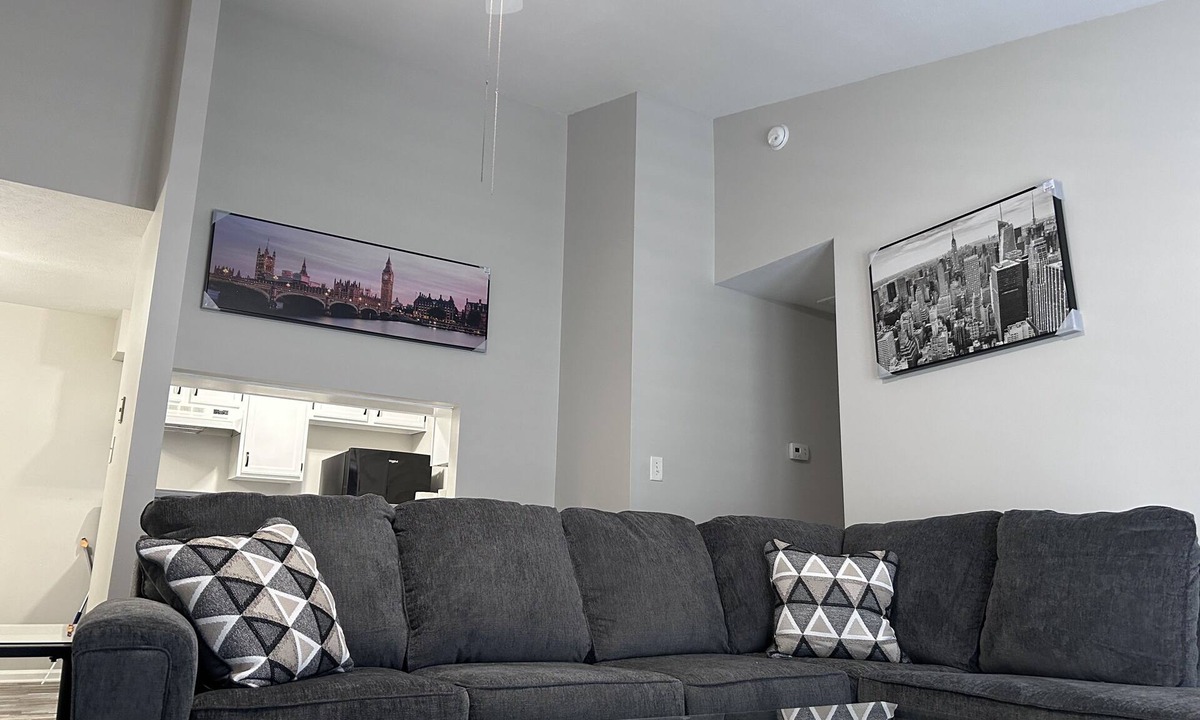 Laurel Condo | Spacious 2 bedroom with balcony