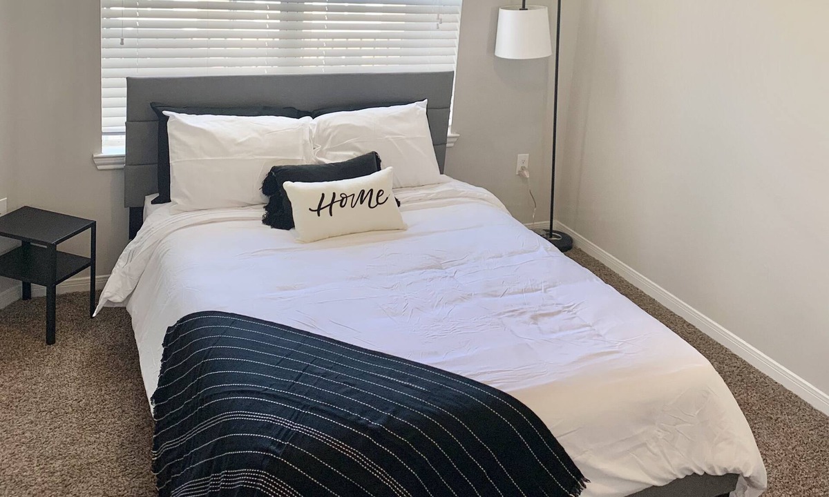 South Main Apartment | Spacious 2 bedroom with pool view