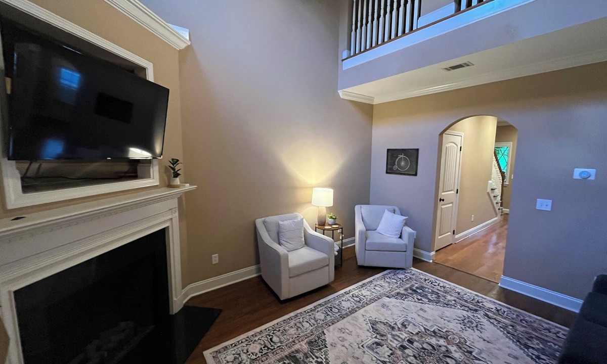 Auburn House | Spacious 2 BR/2.5 BA Townhome, 3 mi from Campus