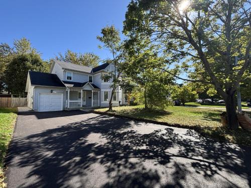 Alcona Apartment | Spacious 2-BR Basement Suite Near Lake Simcoe & Beach Park