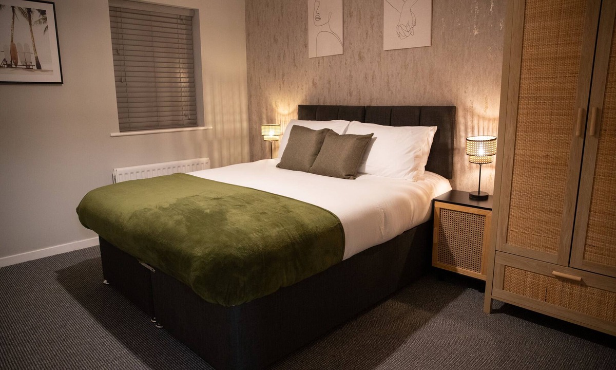 Leeds House | Spacious 2 double bedroom property