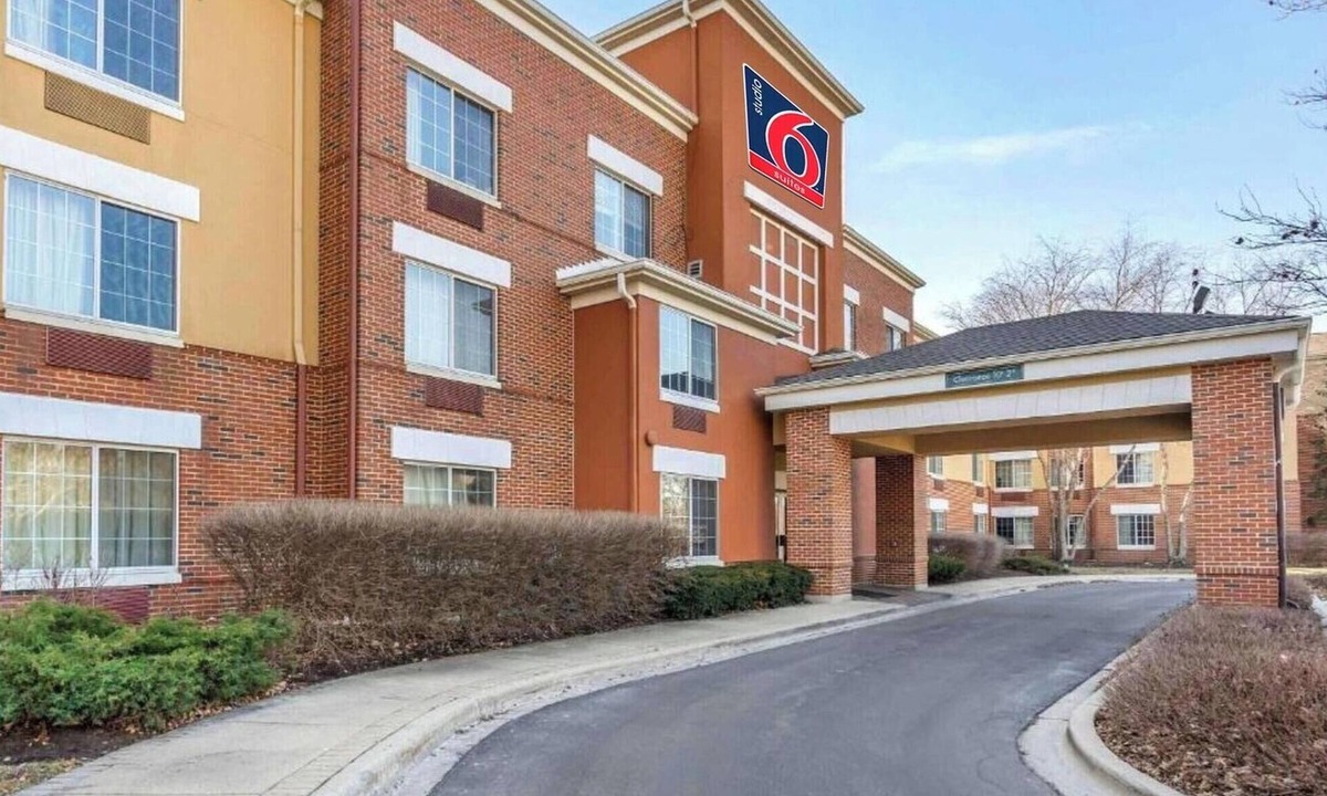 Vernon Hills Apartment | Spacious 2 Queen Beds,Nsmk|Kitchen|Studio 6 Vernon Hills