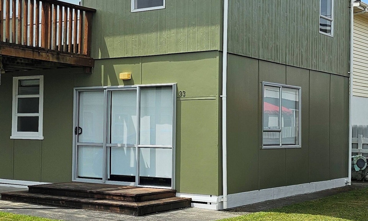 Urenui House | Spacious 2 storey Bach