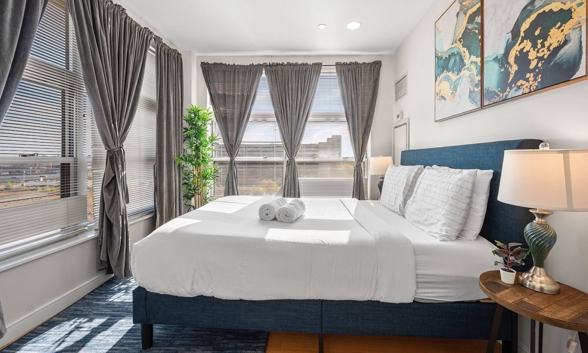 South of Washington Apartment | Spacious 2bd/2ba in Southend 9638