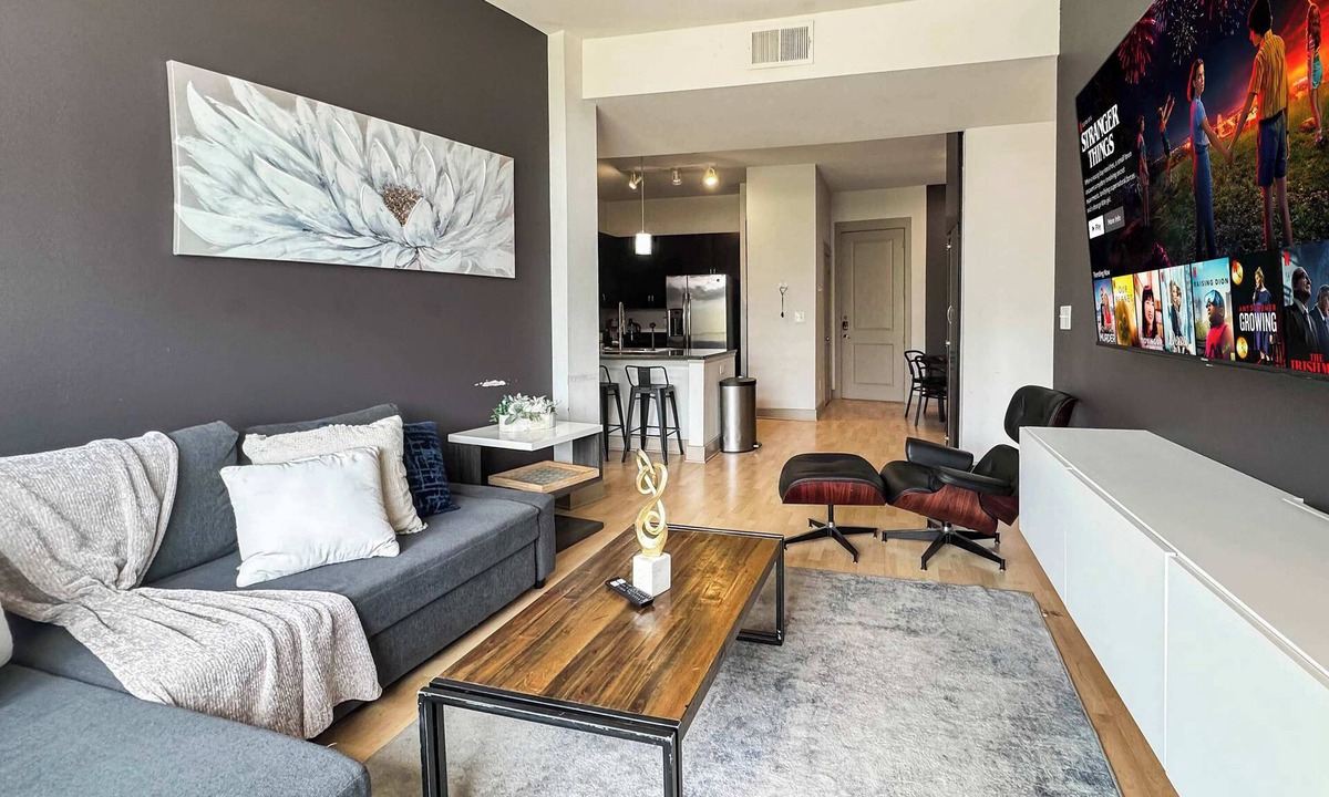 Deep Ellum Apartment | Spacious 2BD Deep Ellum Stay with Pool Gym Parking