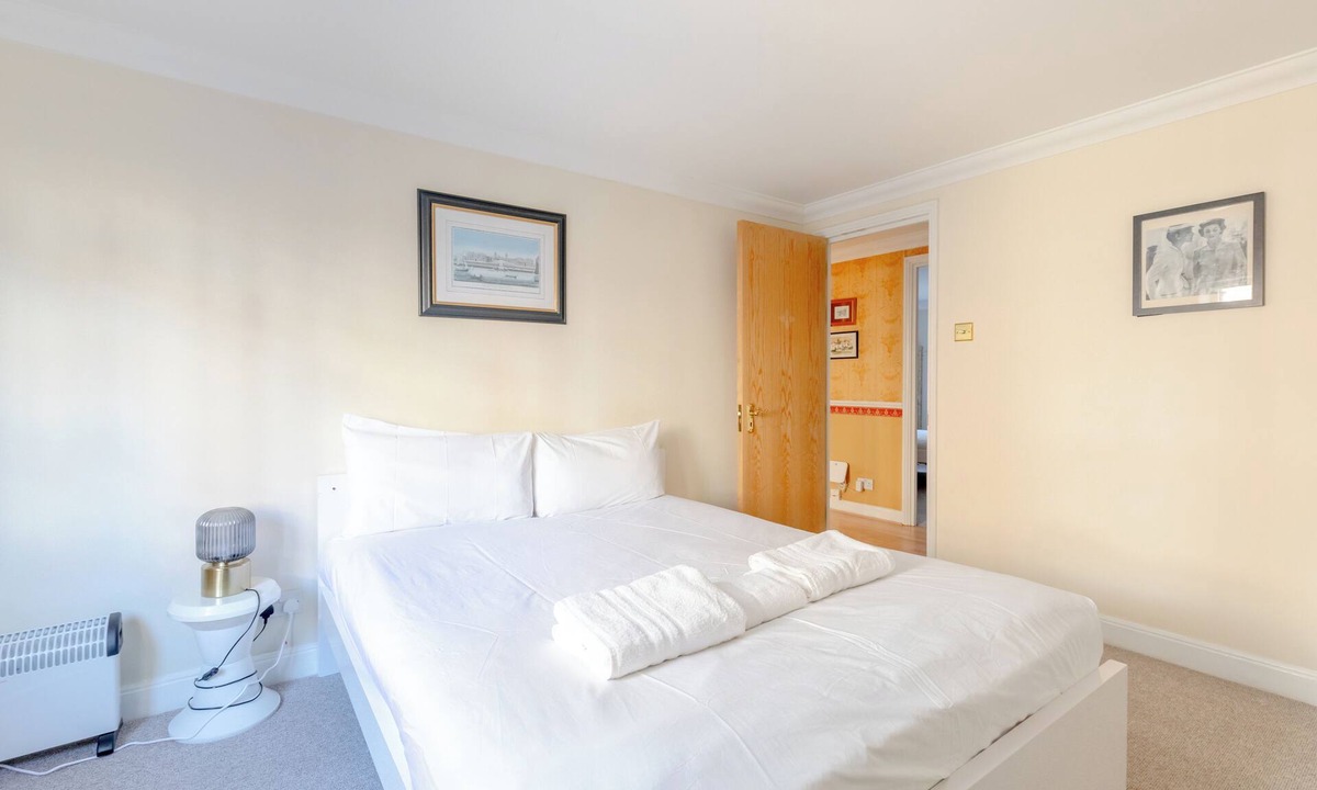 Vincent Square Apartment | Spacious 2BD Flat - 14 Mins to Buckingham Palace!