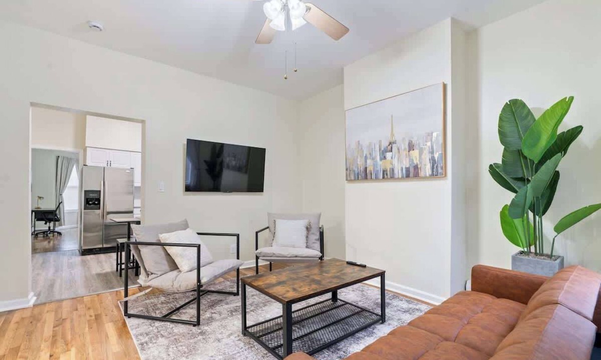 North Bergen Apartment | Spacious 2BR, 15m to NYC, FIFA, Mall, FREE Parking
