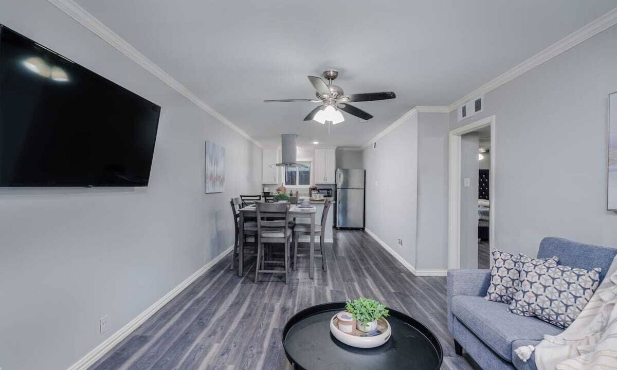 Old East Dallas Condo | Spacious 2BR/1BA - KPMG 0.6mi - All-Inclusive - Dallas Medical District