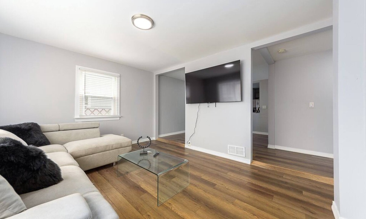 Floral Park Apartment | Spacious 2BR/2BA Elmont Apt – Private Entry