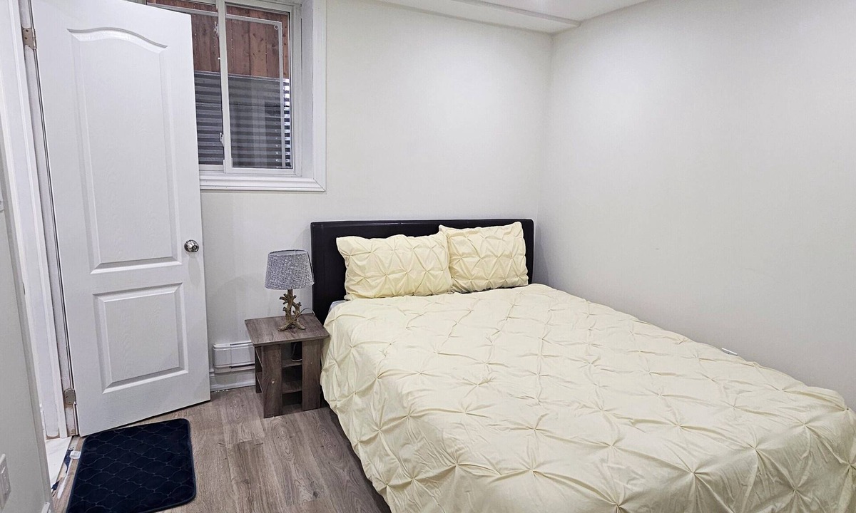 Ayr Apartment | Spacious 2BR 2WR Suite/New Home Discount/Sleeps 6