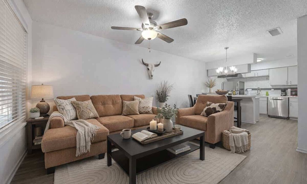 Central Arlington Apartment | Spacious 2BR 8min to AT&T FIFA 2026