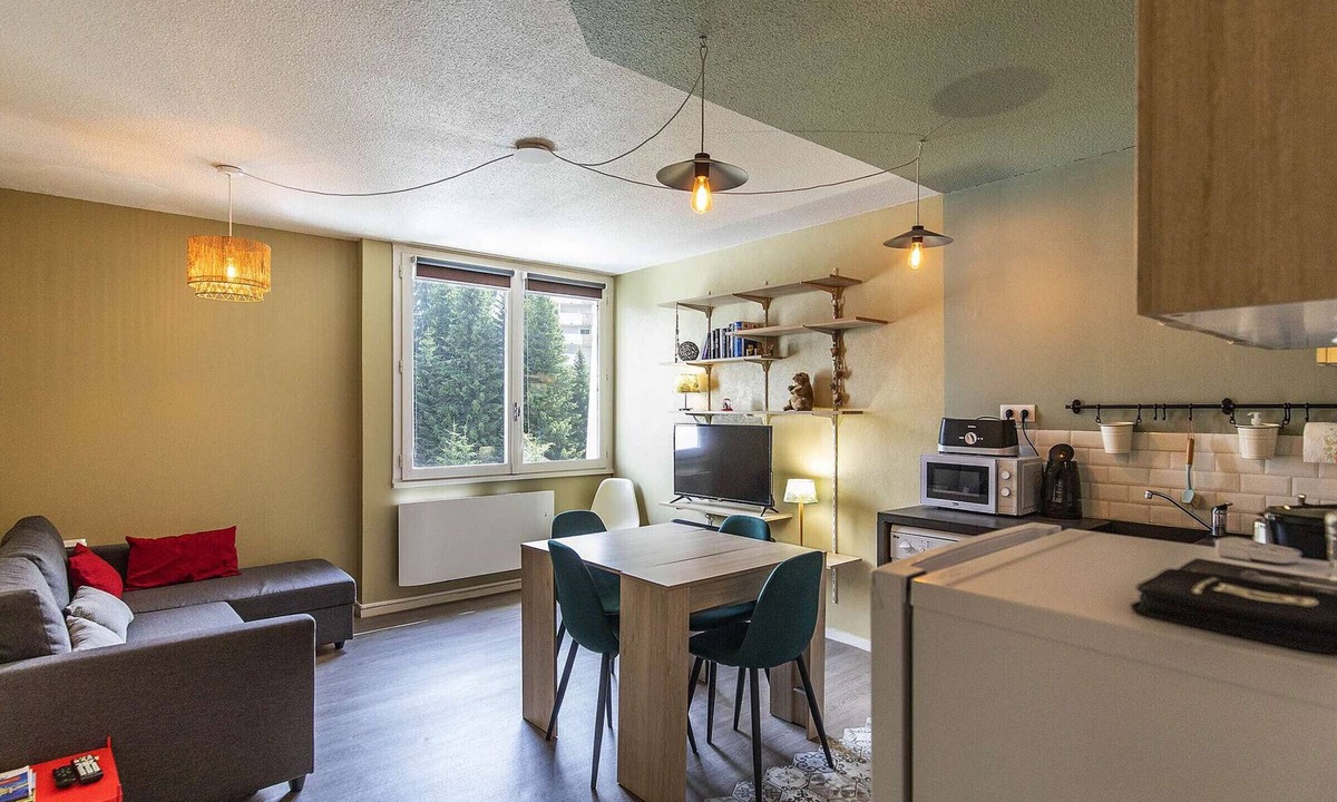 Eaux-Bonnes Apartment | Spacious 2BR Apt, Sleeps 8, Fully-Equipped Kitchen, Ski Locker