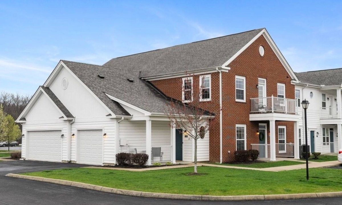 Summit Station Apartment | Spacious 2BR | Attached Garage | Near Data Centers