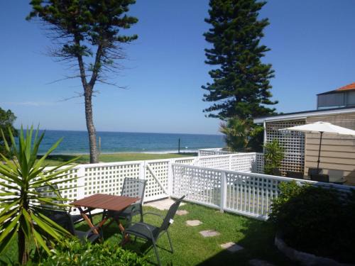 Narrabeen Apartment | Spacious 2BR Beachfront Apartment - The Coachhouse