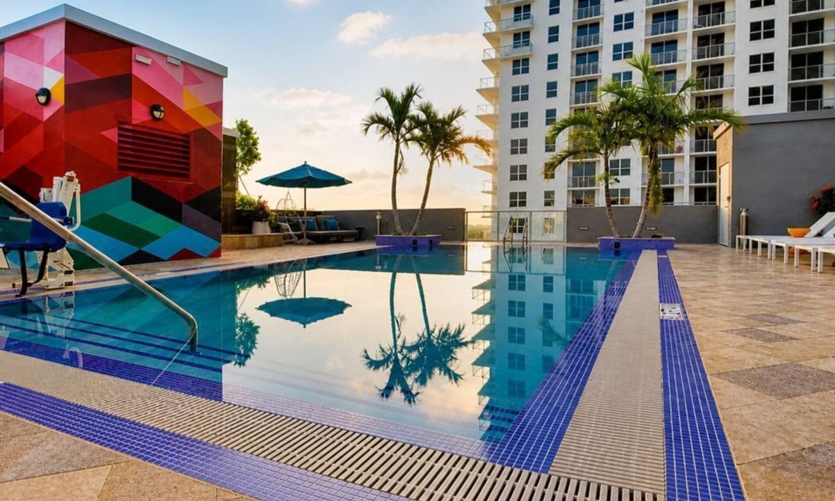 Downtown Hollywood Condo | Spacious 2BR Condo Pool & Balcony Sleeps 8