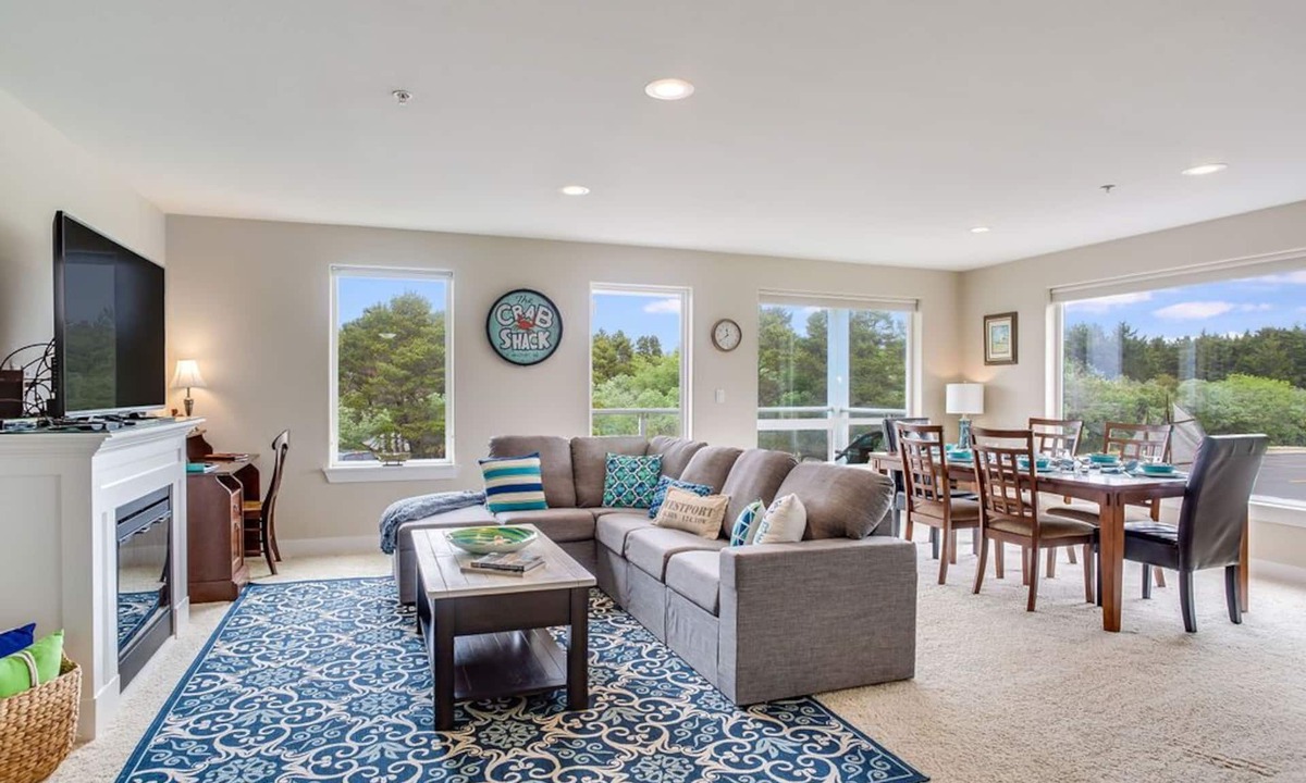 Westport Condo | Spacious 2BR End Unit ~ Hot Tub ~ Beach Access ~ EV Charger!